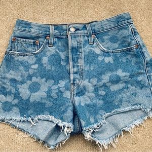 Levi’s 501 denim shorts- blossom design. Size W28.